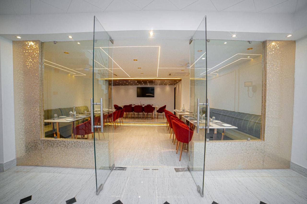 Pearl Courtyard Hotel Váránaszi Kültér fotó